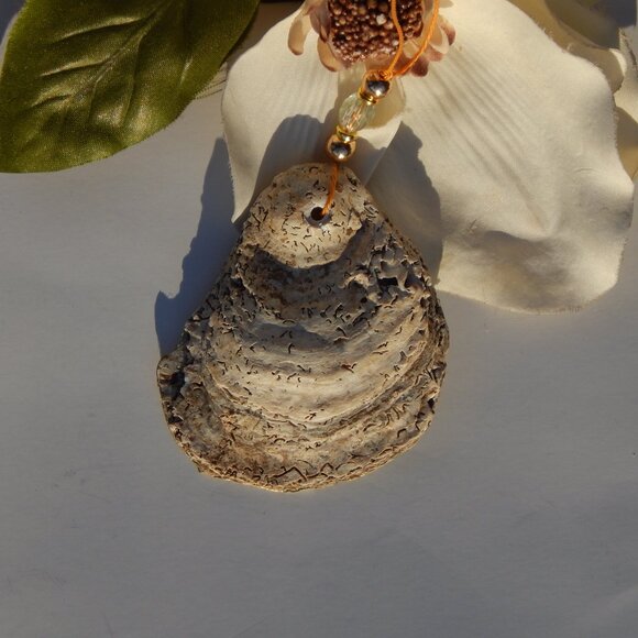 Cockatiel Bird - Decoupage Oyster Shell Ornament - Picture 2 of 2
